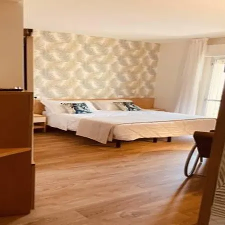 Hotel Montecarlo - Vista Mare Con Piscina & Area Fitness 3*