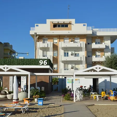 Hotel Record 3*