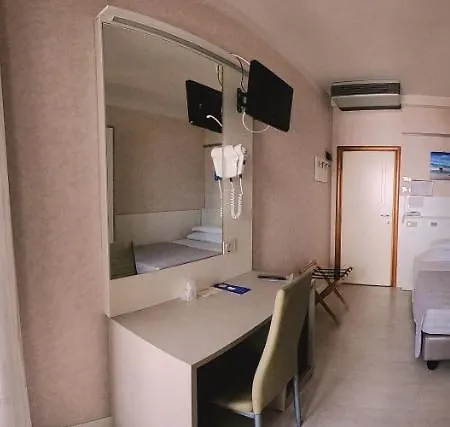 Record Hotel 3*