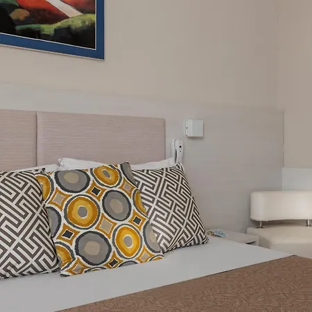 Eliseo Hotel 3*