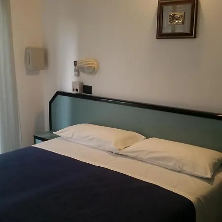 Caravelle Hotel 2*