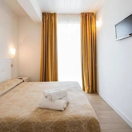 Alexander Hotel