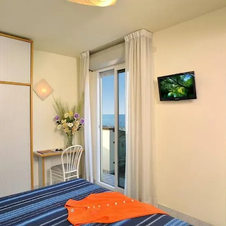 Astra Hotell 3*