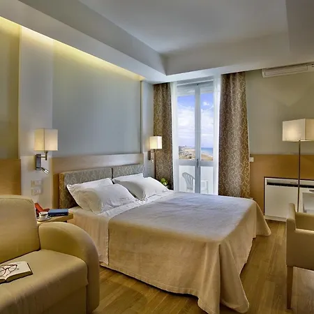 Alexandra Plaza 4*