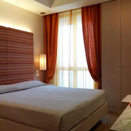 Alexandra Plaza Отель 4*
