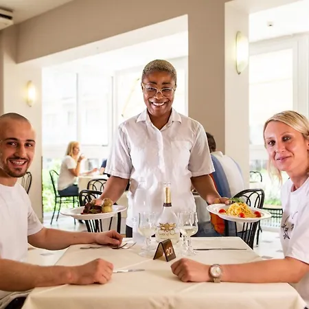 Christian Ideale Per Famiglie Hotell Riccione