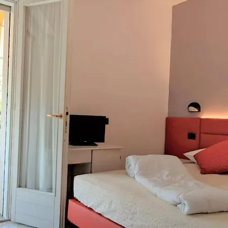 Hotel Platani 2*
