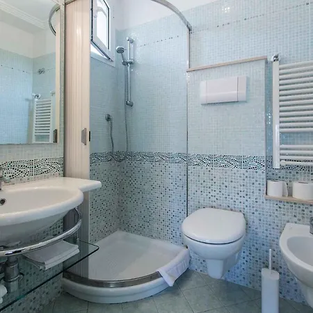 Hotel Antibes 3*