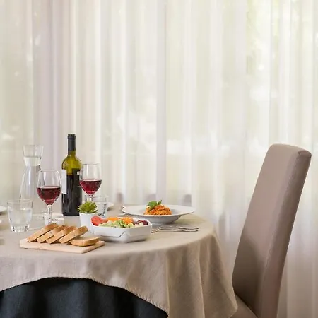 Eliseo Hotel 3*