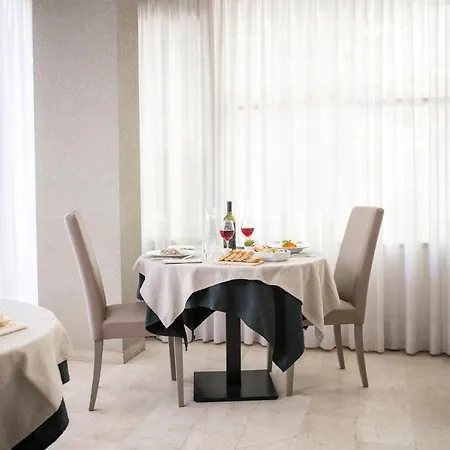 Eliseo Hotel 3*