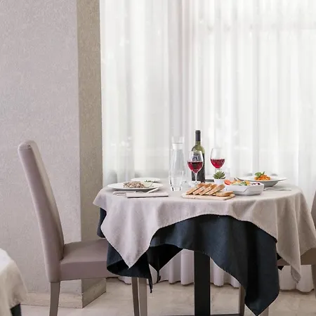 Eliseo Hotel 3*
