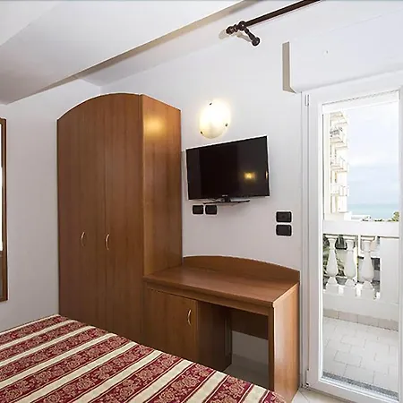 Hotel Linda - Family - Nuova Costruzione Antisismica 3*