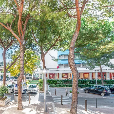 Zanarini In Centro A Hotel 3*
