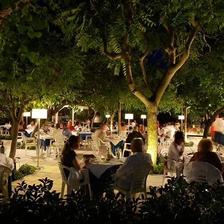Отель Alexandra Plaza 4*