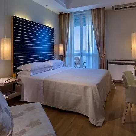 Alexandra Plaza 4* Риччоне
