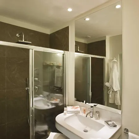 Roma Hotel 4*