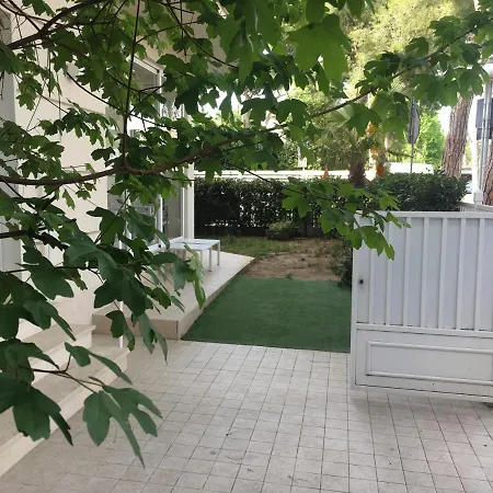 Aparthotel White 3*