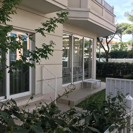 White Aparthotel