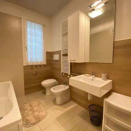 Appartement Piano Terra Con Corte Via Pilo - Abissinia *