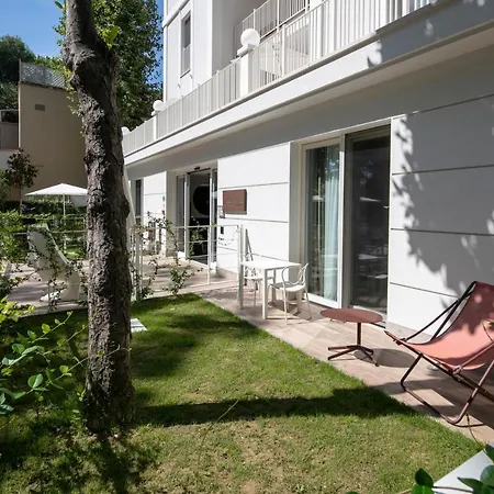 Lägenhetshotell Elegance 4*