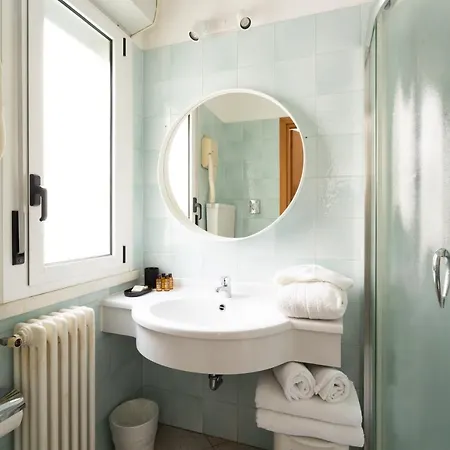 Hotel Adriatica Con Piscina 3* Riccione