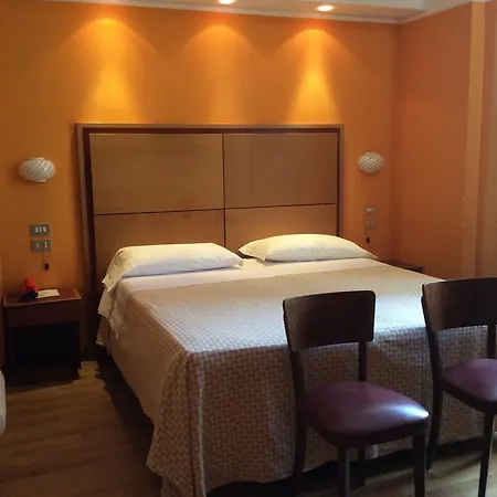 Vienna Touring Отель 4*