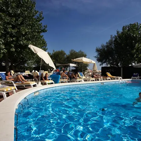 Alexandra Plaza 4*