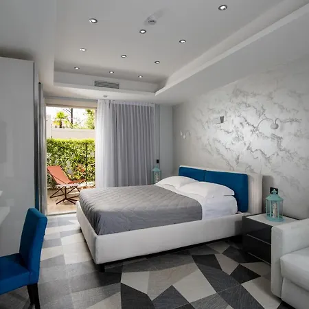 Elegance Aparthotel 4*
