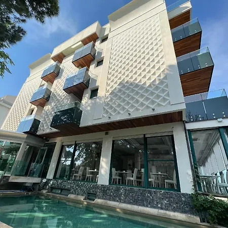 Hotel Montecarlo - Vista Mare Con Piscina & Area Fitness ホテル 3*