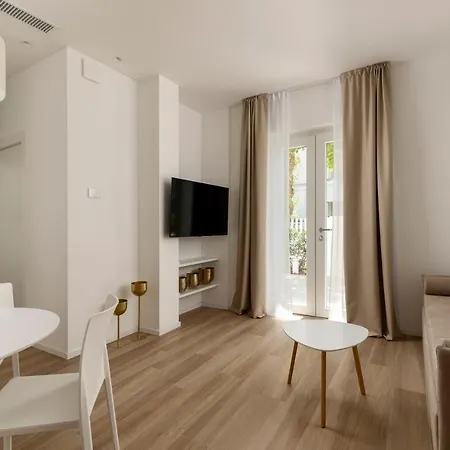 The Palm Apartmanhotel *