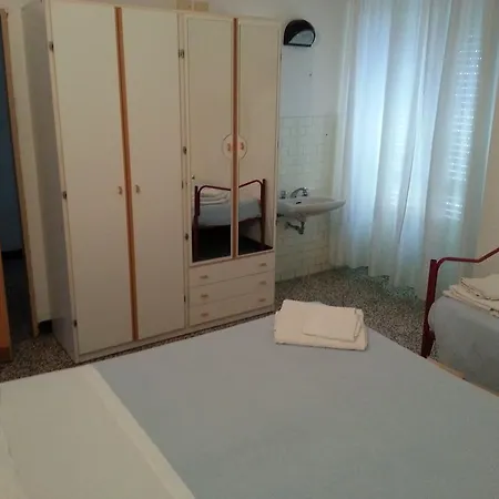 Fiorina - Colazione Fino A Mezzogiorno - Village Gratuito - Aquafan25 Oltremare20 Panzió *