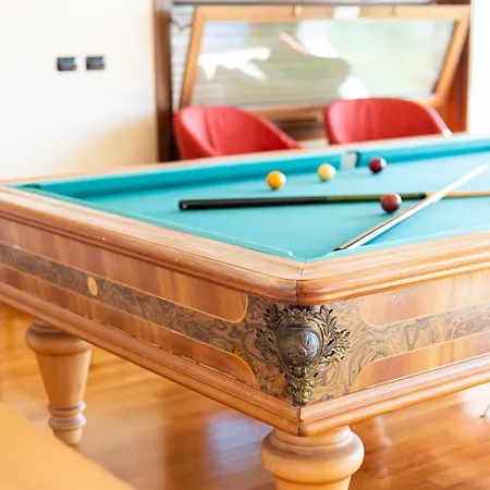 Rolls - Porzione Di Con Piscina,giardino E Parcheggi * Ριτσιόνε