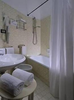 Alexandra Plaza Отель