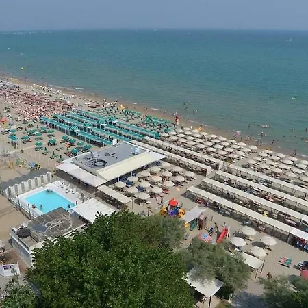 Alexandra Plaza Отель Риччоне