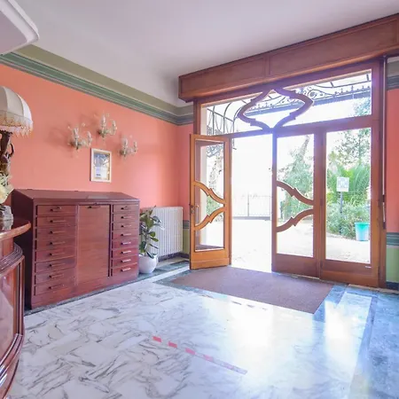 Palace Domus Mea מלון 3*
