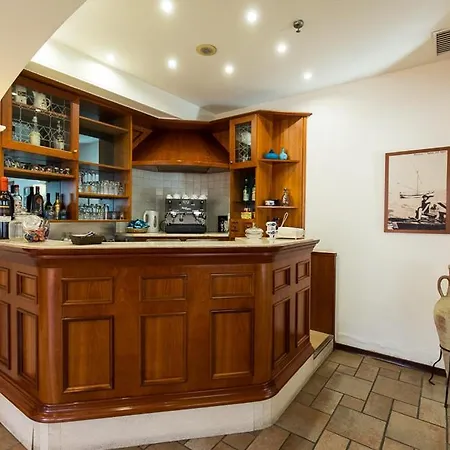 Trevi Riccione, In Centro Sul Mare Con Cucina Hotel 3*