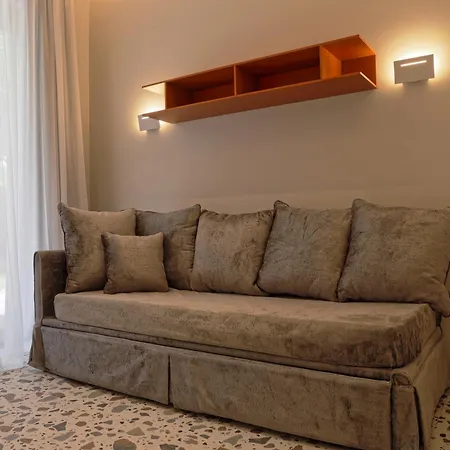 Elegance Aparthotel 4*