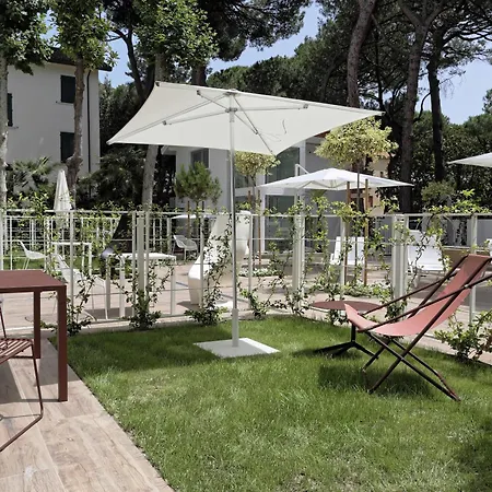 Elegance Aparthotel 4*