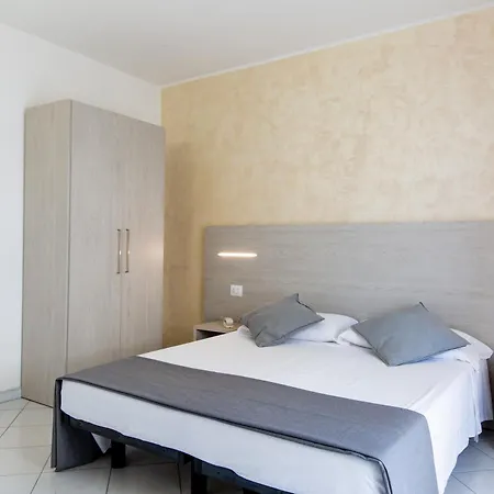 Hotel Marzia Con Piscina Риччоне