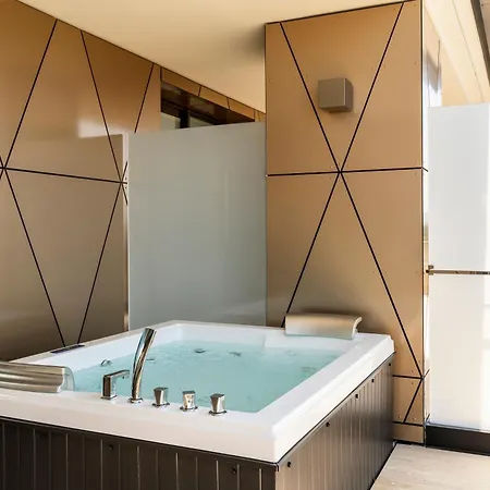 The Promenade Luxury Wellness 酒店 里乔内