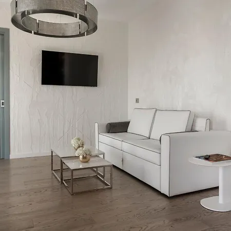 The Promenade Luxury Wellness