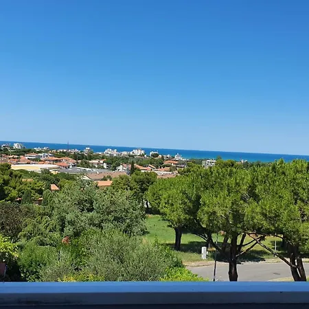 Panoramica Con Giardino A Villa