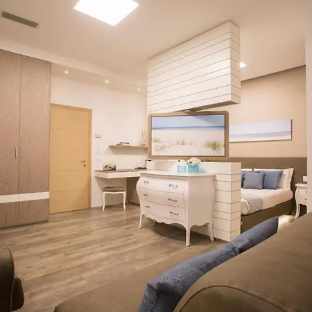 Liberty - Parking & Included Hotel