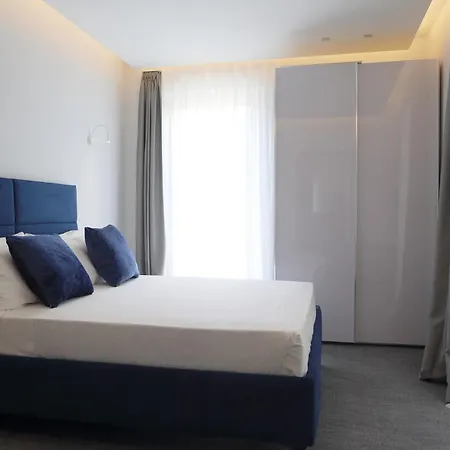 Elegance Aparthotel 4*