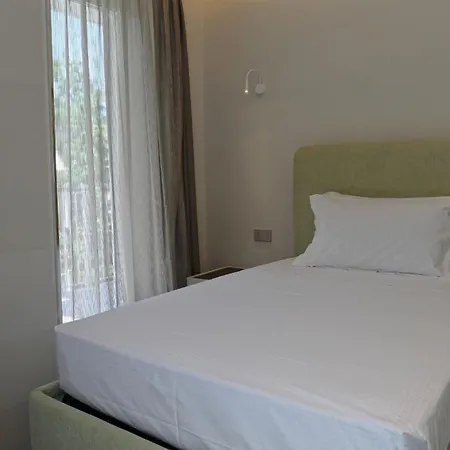 Elegance 4*