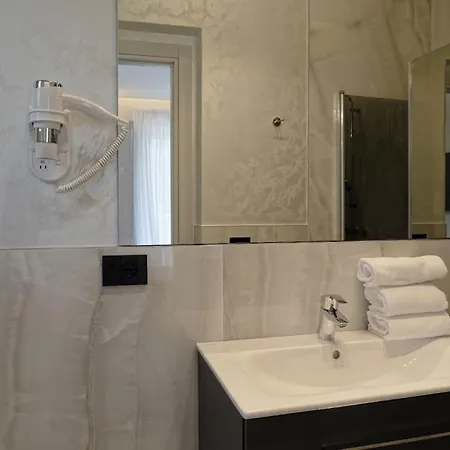 Elegance 4*