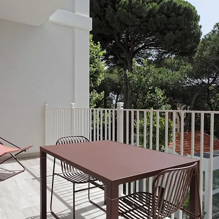 Elegance Aparthotel 4*