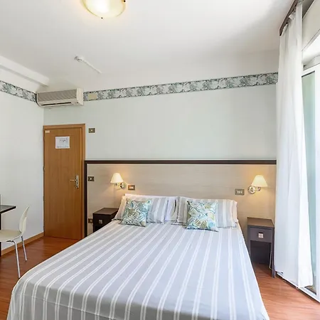 Hotel Adriatica Con Piscina Hotel Riccione