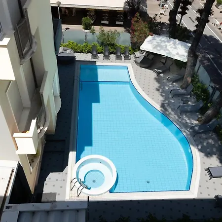 Hotel Adriatica Con Piscina