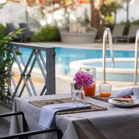 Hotel Adriatica Con Piscina Riccione